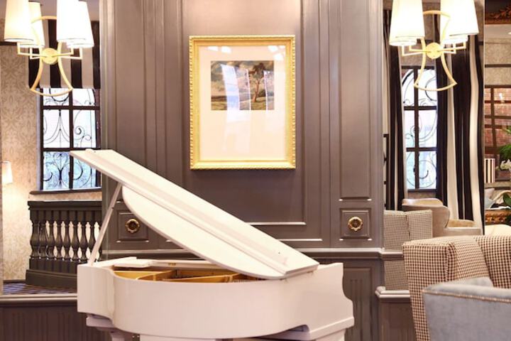 Entrance & Lobby