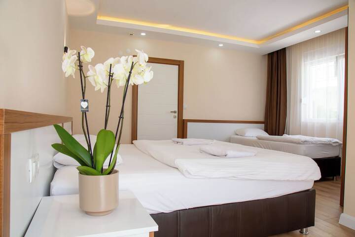 Room 28 of 151