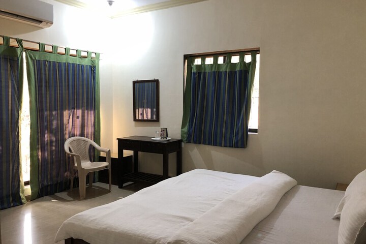 Room 8 of 50