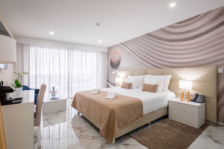 Room 32 of 157