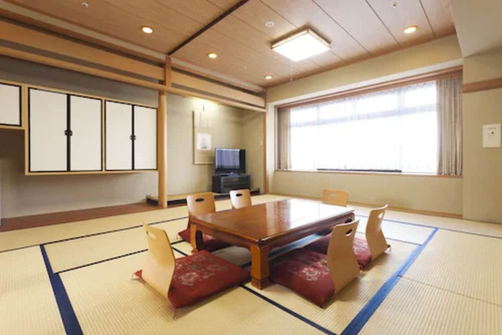 Room 14 of 173