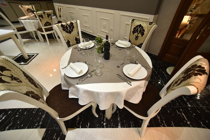 Dining 106 of 121