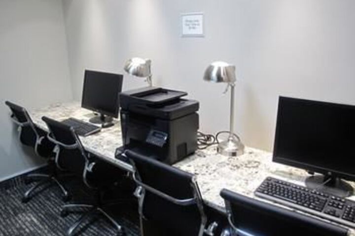 Business Center 17 of 60