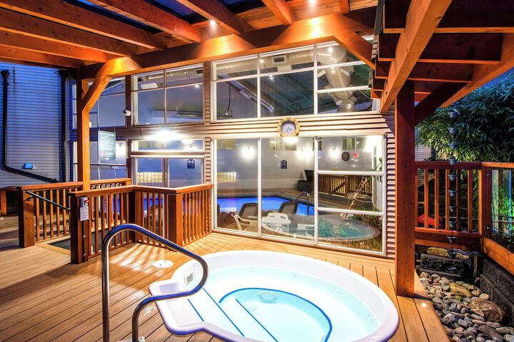 Gibsons Garden Hotel