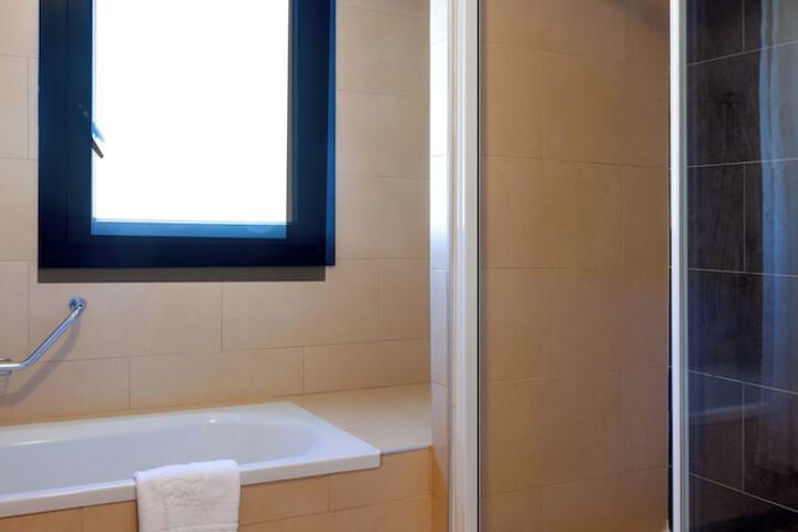 Room 52 of 101