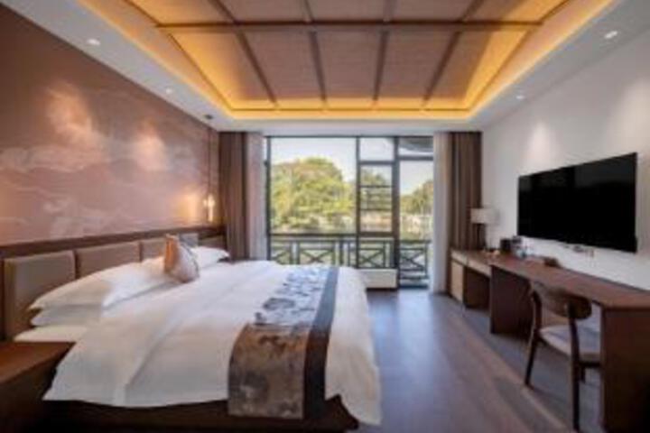 Room 9 of 10