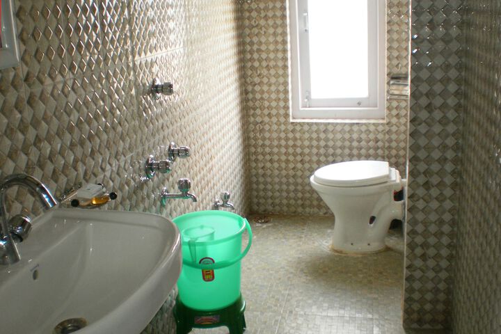 Room 5 of 14