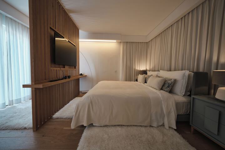 Room 33 of 187