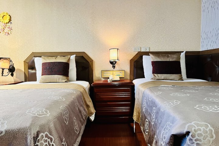 Room 6 of 25