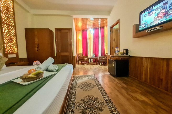 Room 10 of 37