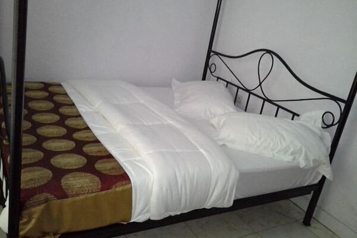 Room 8 of 40