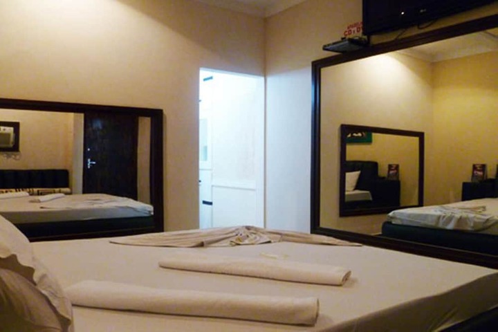 Room 4 of 17