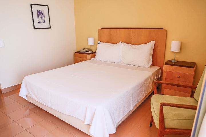Room 4 of 65