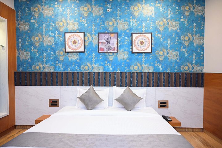 Room 11 of 20