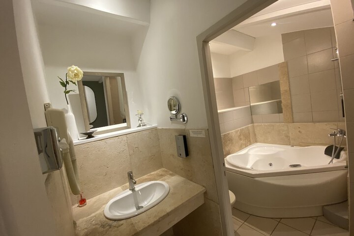 Room 20 of 47