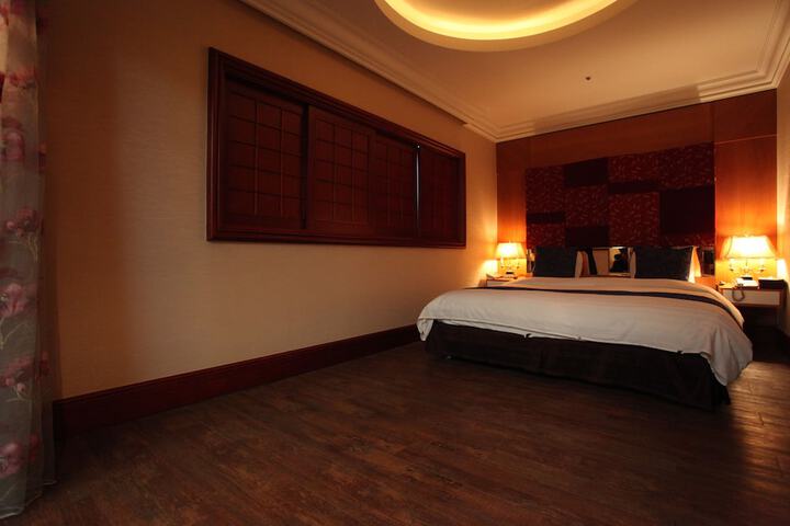 Room 7 of 37