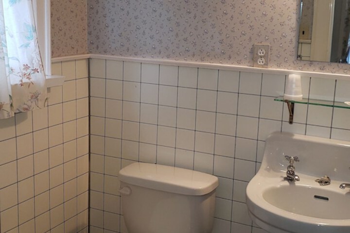 Room 165 of 215
