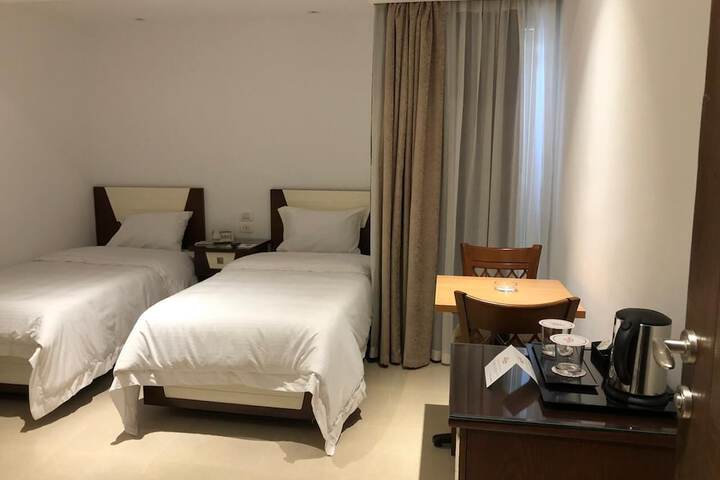 Room 10 of 43
