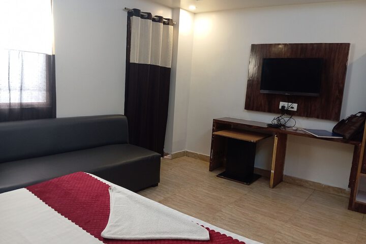Room 18 of 33