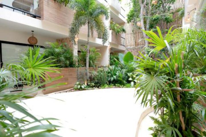 Hotel Exterior 9 of 30