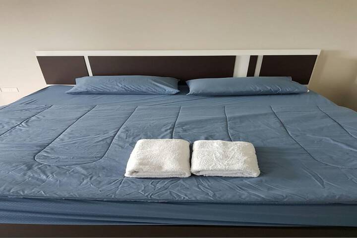 Room 4 of 20
