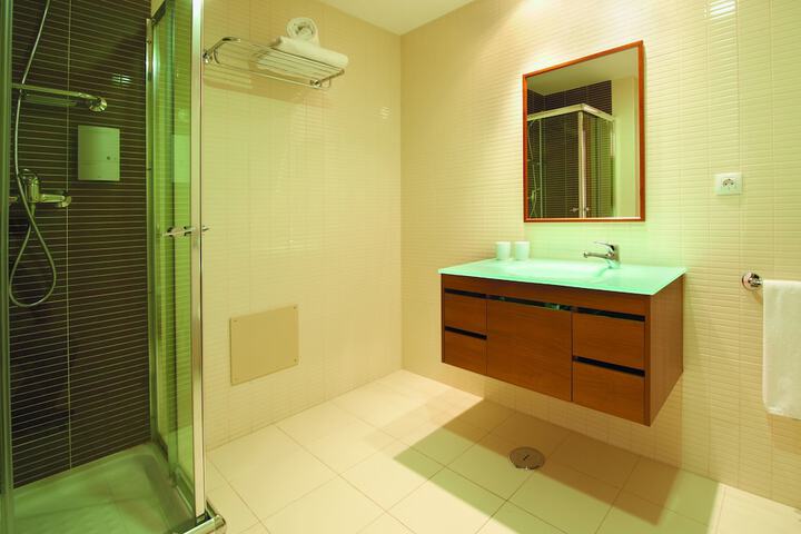 Room 9 of 29