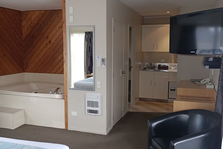 Room 40 of 95