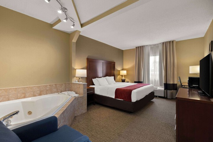 1 King Bed (7 of 15)