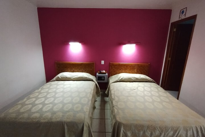 Room 11 of 32