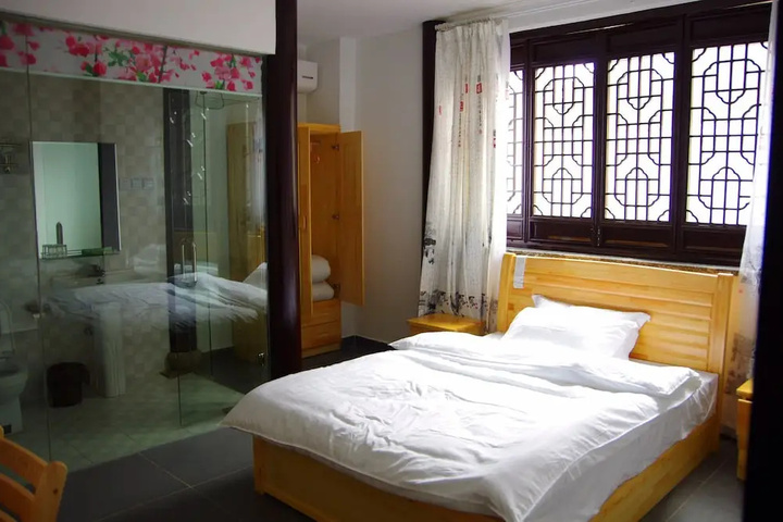 Room 5 of 13