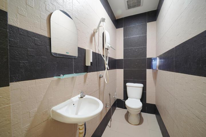 Room 9 of 18