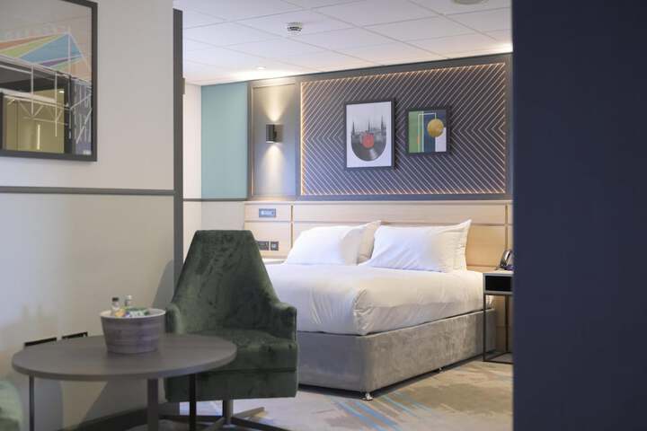 Room 26 of 124