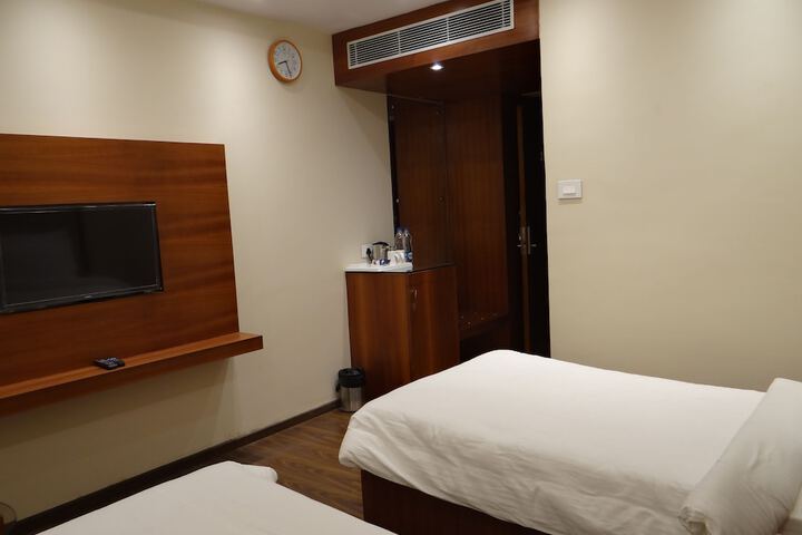 Room 7 of 30