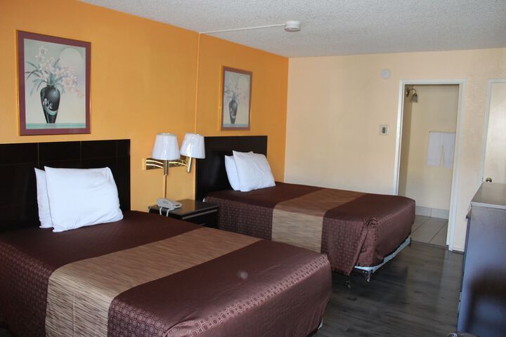 2 Double Beds (4 of 5)