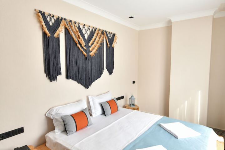 Room 10 of 32