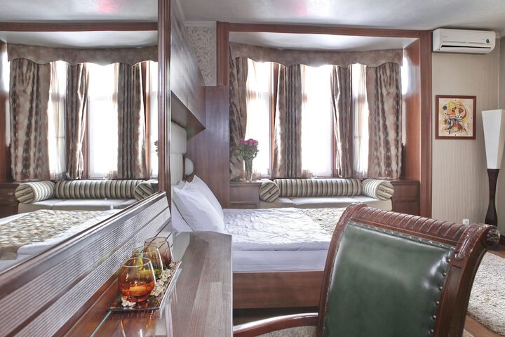Room 27 of 53