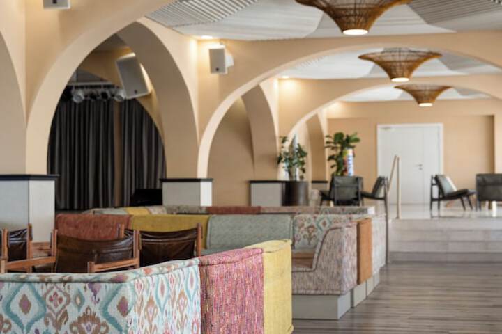 Entrance & Lobby