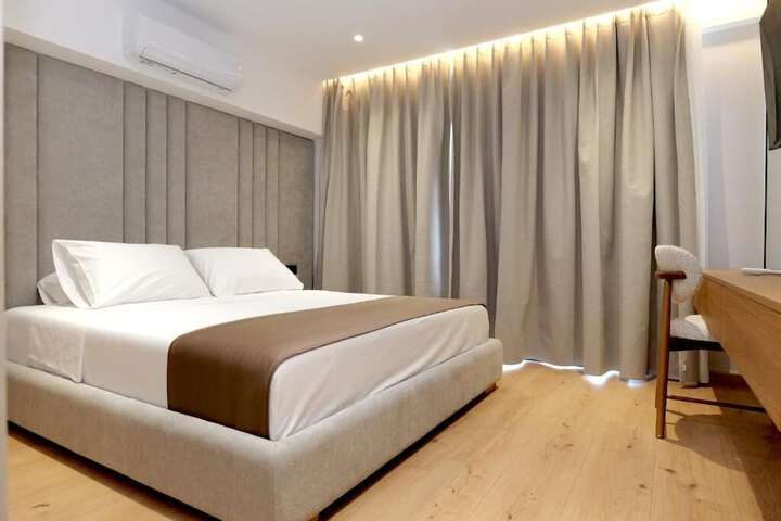 Room 26 of 87