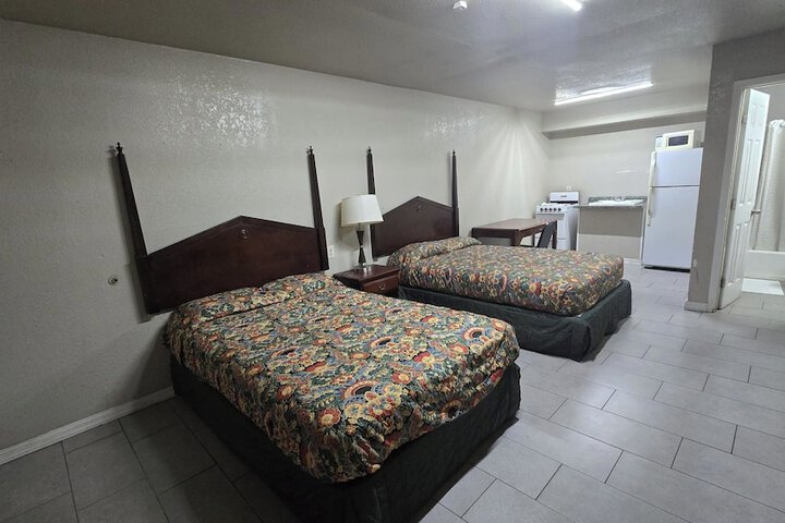 Room 8 of 12