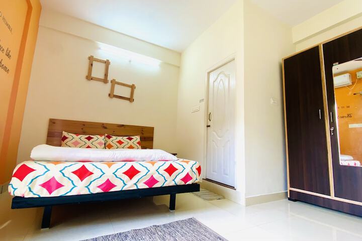Room 8 of 48