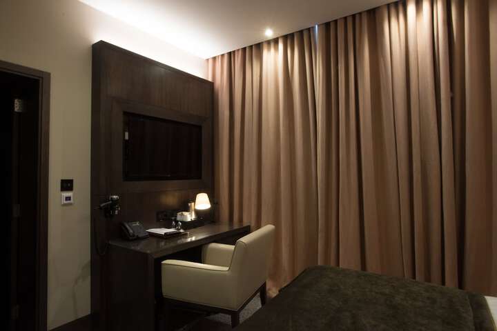 Room 18 of 100