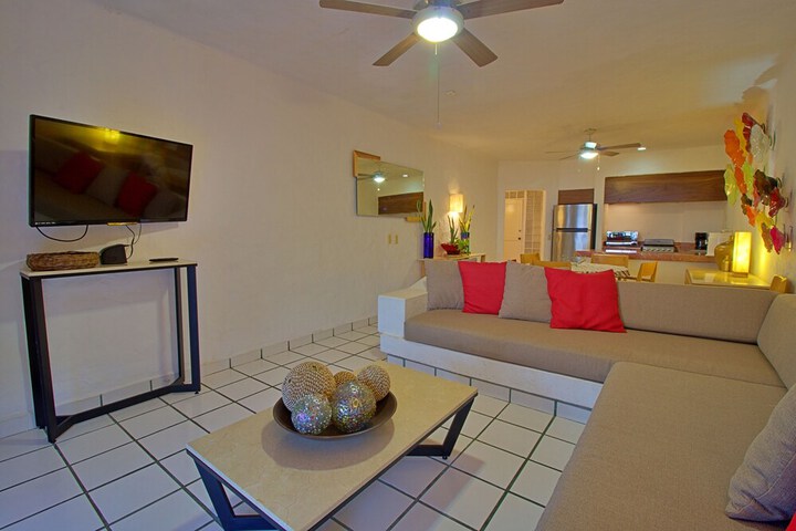 Lounge 19 of 46