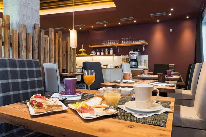 Breakfast/Coffee Service 34 of 60