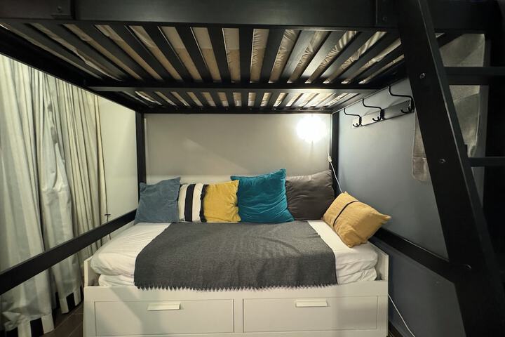 Room 17 of 49