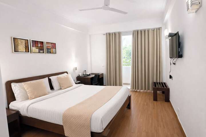 Room 12 of 32