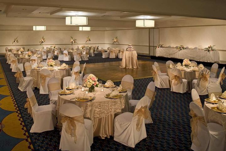 Ballroom/Hall 11 of 45
