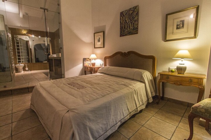 Room 5 of 38