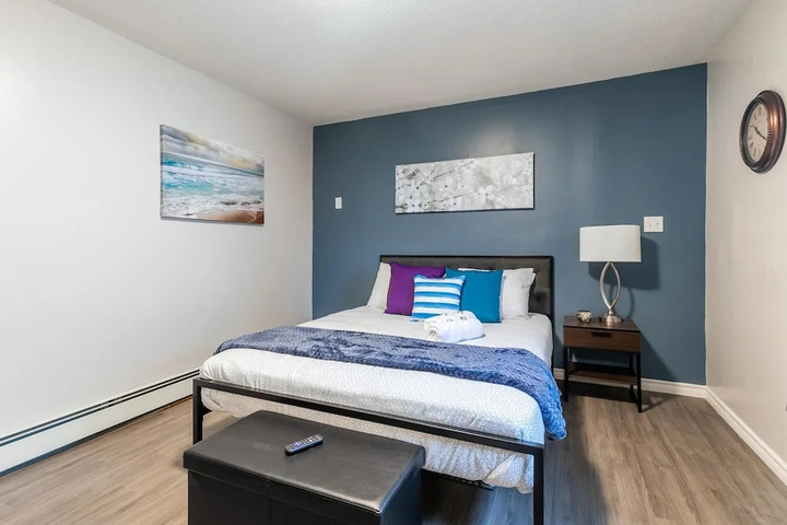 Room 2 of 9