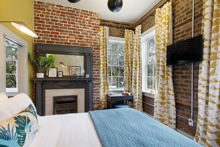 Room 16 of 164