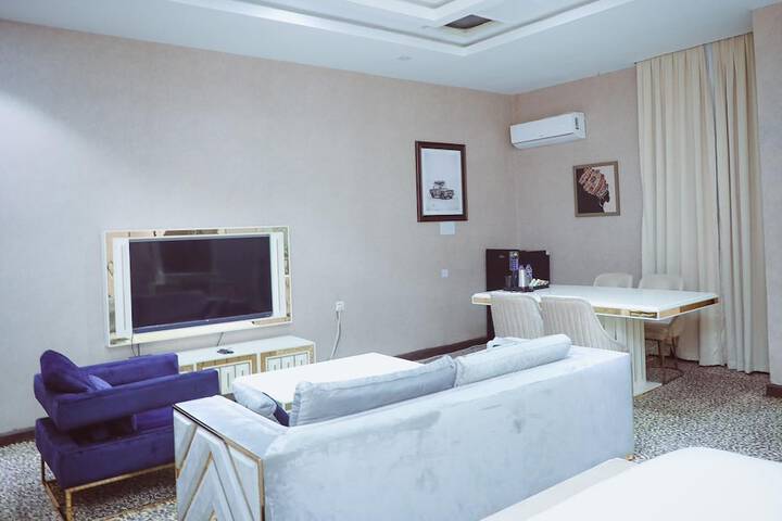 Room 2 of 8